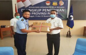 Peduli Terhadap Pendidikan Papua, Kemhan Sumbang Laptop