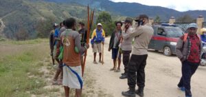 Sambangi Tua Adat Binmas Noken Himbau Patuhi Protokol Kesehatan