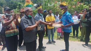Hadir Di Kampung Biniki Paslon IMANI Siap Bangun Supiori