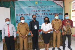 Pemandu Wisata Harus Menguasai Objek Wisata di Kota Jayapura