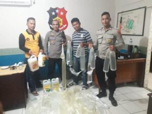 Polsek KPL Jayapura Amankan 185 Liter Sopi dari Ambon