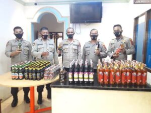 Pos Lilin Terpadu Pelabuhan Gagalkan Penyelundupan Miras di Atas Kapal Cantika Lestari 77