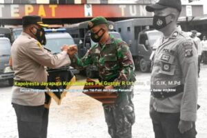 Sinergitas Menjaga Kamtibmas 36 Personil Gabungan TNI Polri Dapat Penghargaan