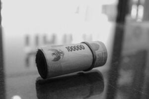 Penerima BST Kesal Atas Pemotongan Dana Oleh Pj Kepala Desa Amdasa Rio Lolonlun