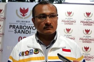FPI Ganti Baju, Ferdinand :  Itu Penentangan Terhadap Negara