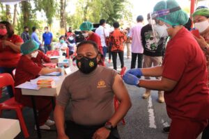 Kapolresta Jayapura Kota Ikut Vaksin Tingkat Kota