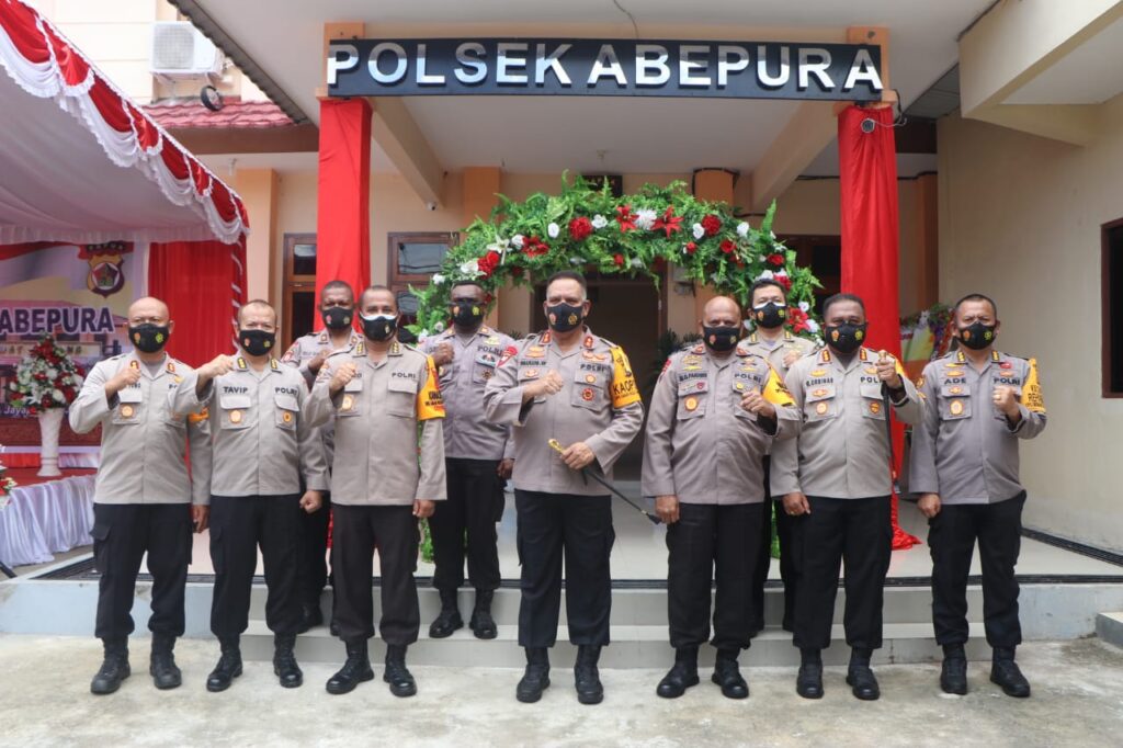 Resmikan Makopolsek Abepura,  Kapolda : Pelihara dan Rawat Gedung Ini Dengan Baik