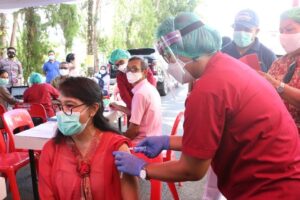 Masyarakat Diminta Ikut Awasi Pemberian Vaksinasi Covid-19