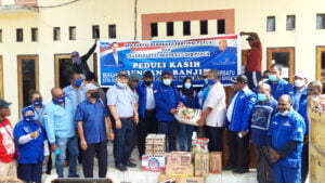 Peduli Bencana, DPD dan Fraksi Demokrat Papua Berikan Bantuan