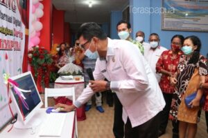 Fachruddin Pasolo Launching Aplikasi SIDIA SMPN 1 Kota Jayapura