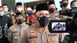 Kunjungi Anak Yatim Piatu Komjen Pol Paulus Waterpauw Berikan Tali Asih