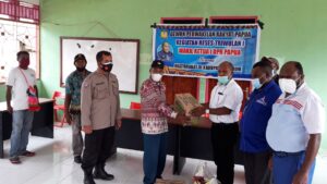 Waket I DPR Papua Bantu Bama Untuk Warga Keerom