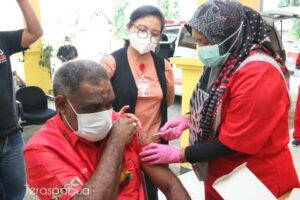Pimpinan dan Anggota DPRD Kota Jayapura Jalani Vaksinasi Covid-19