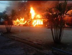 Enam Unit Tempat Usaha di Abepura Hangus Terbakar