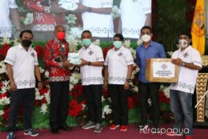 Serahkan Masker Kepada Pemkot Jayapura, Wali Kota Apresiasi Pemuda Paparisa Maluku