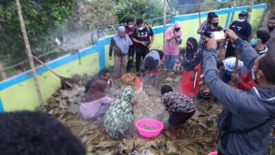 Tradisi Bakar Batu Warnai Acara Buka Puasa Bersama Pertamina MOR VIII dan KMP