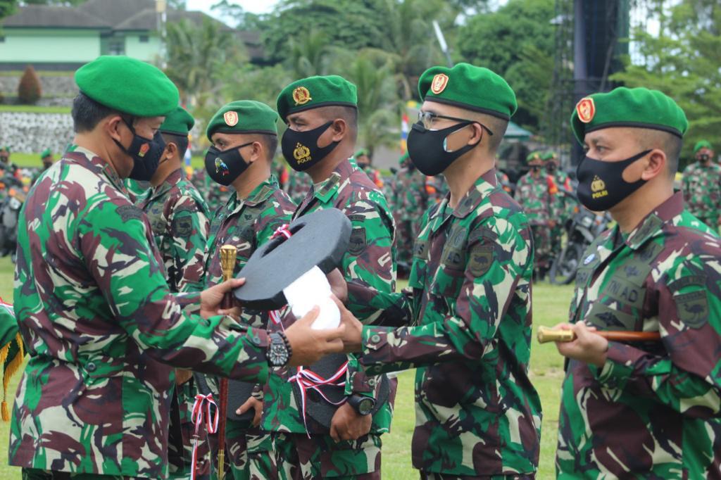 Pangdam XVIII/Kasuari Serahkan 134 Unit Kendaraan Dinas Dari Kasad TNI ...