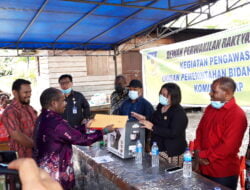Komisi II DPR Papua, Berikan Bantuan Mixer Untuk Pengelolaan Sabun Buah Merah