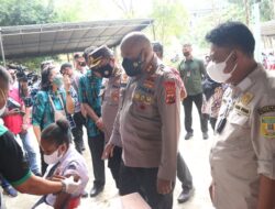 Ratusan Siswa SMAN 4 Jayapura Menerima Vaksin Covid – 19, Kadis PPAD dan Kapolda Papua Pantau