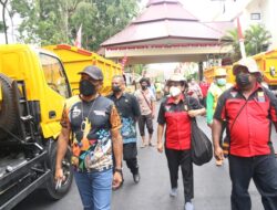 Serahkan Kendaraan dan Peralatan Kebersihan, BTM : Kota Ini Harus Bersih di Darat dan Laut