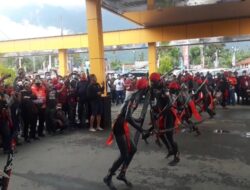 Tarian Perjuangan “Cakalele” Sambut Puluhan Atlit PON XX Maluku