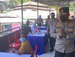 Kakorbinmas Baharkam Polri Tinjau Pelaksanaan Vaksinasi di Gereja Pentakosta