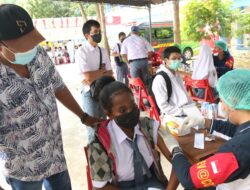 Siswa SMA Negeri 4 Jayapura Terima Vaksinasi Covid – 19 Tahap Dua
