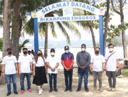 Wali Kota Jayapura Serahkan Bantuan dan Peresmian Gapura Selamat Datang di Kampung Berseri Astra Enggros