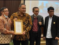 Resmi Serahkan SK JMSI Sebagai Konstituen Dewan Pers, Hendry Bangun Sebut Kehadiran JMSI Akan Membantu Tugas Dewan Pers