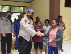 Dit Polairud Polda Papua Suplay Makanan Siap Saji Bagi Masyarakat Terdampak Banjir