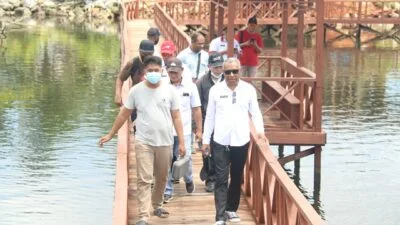 Cek Proyek Fisik di Kawasan Pantai Base’G dan Hamadi, Kadispar Kota Pastikan Penggunaannya