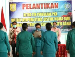 Ny. Kristhina Mano Lantik Ketua TP PKK Distrik dan Kelurahan