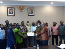 DPRK dan FOPERA Paniai Serahkan Aspirasi Penolakan DOB Kepada DPR Papua