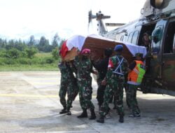 Dua Jenazah Prajurit TNI Korban Penembakan KST di Evakuasi ke RSUD Mimika