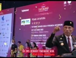 Top BUMD Awards 2022, Benhur Tomi Mano – Mathius Awoitauw Raih Penghargaan Top Pembina BUMD 2022