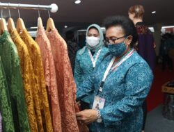Tinjau Pameran Kerajinan di Bali Art Center, Kristhina Mano Akui Kreativitas Dekranasda Bali