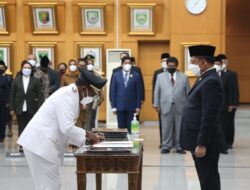 Mendagri Lantik Frans Pekey Sebagai Penjabat Wali Kota Jayapura