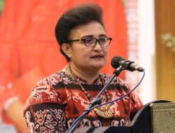 Puisi Kristhina Mano di Penghujung Karir Suaminya Sebagai Wali Kota