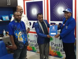DPW Partai PAN Provinsi Papua Serahkan SK PAW Unsur Pimpinan DPRD Yalimo