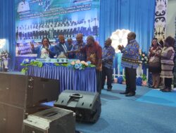 Bupati RHP Serahkan SK dan Gaji Kepada 277 CPNS di Momen HUT Mamteng ke 14