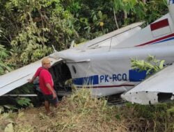 Pesawat AMA PK-RCQ Mendarat Darurat di Distrik Senggi Kabupaten Keerom