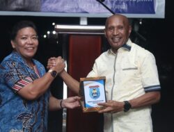 Silaturahmi Dengan Alumni Pamong Praja, BTM Dorong IKAPTK Yapen Segera Dibentuk Untuk Dilantik