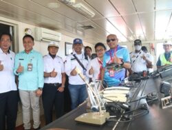 Tenaga Ahli Mensos BTM Lepas Dua Kapal Sabuk Nusantara Menuju Waropen