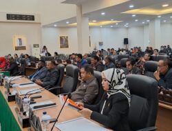 Dua Pimpinan Dewan Tidak Hadir, Rapat Paripurna Mendengar Laporan Pendapat Akhir Fraksi Diskorsing 10 Menit