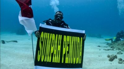 Wamendagri dan 62 Penyelam Kibarkan Bendera Merah Putih di Bawa Laut Papua