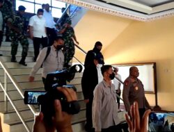 Kapolda dan Pangdam XVII Cenderawasih Dampingi KPK ke Kediaman Lukas Enembe