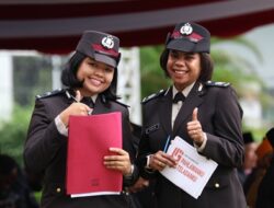 Jempol Manis 2 Polwan Cantik di Hari Pahlawan Nasional