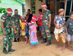 Santa  Claus Keliling,  Koramil Unurum Guay Bagikan Bingkisan Natal