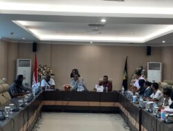 Hak Belum Terbayarkan Selama 11 Bulan Puluhan Guru PPPK Adukan ke DPR Papua
