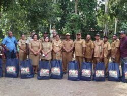 Jelang Natal, Pemkot Jayapura Berikan Bingkisan Kepada 14 Kampung